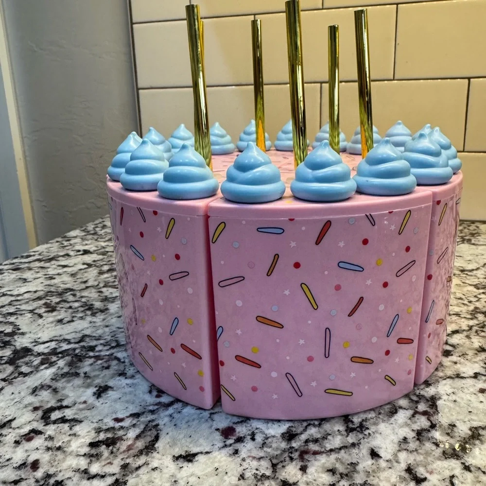 Set of 6 birthday cake cups (plastic) - Picture 5 of 6